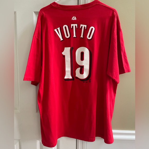 MLB Cincinnati Reds T-shirt featuring Joey Votto “19” on the back - Picture 2 of 6